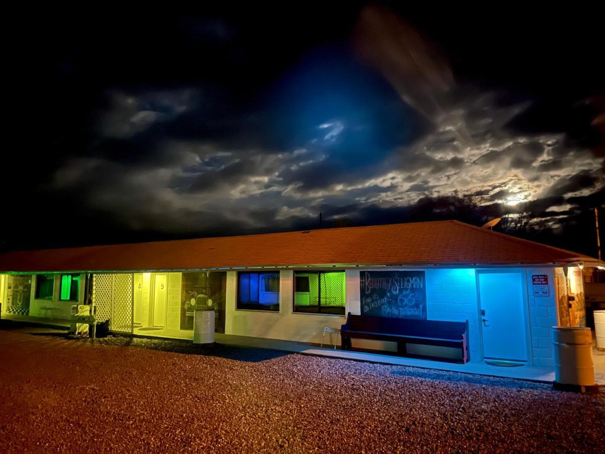 The Aztec Motel & Creative Space Seligman Kültér fotó